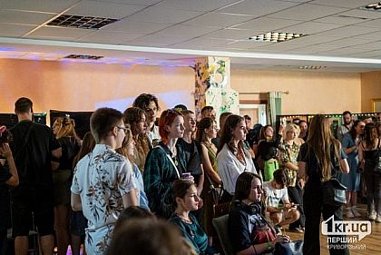 Творческое сообщество Кривого Рога собрало 33 000 гривен для перевозки донорской крови на фронт