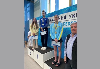 Спортсменки из Кривого Рога на победном пьедестале Чемпионата Украины по плаванию