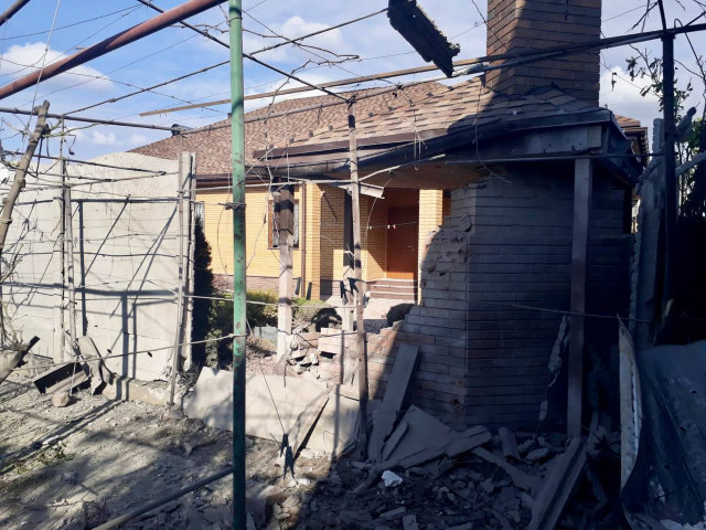 Изуродованное промышленное предприятие, три частных дома: днем враг атаковал Никополь