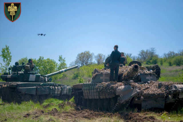 Аеророзвідники та танкісти з криворізької бригади знищують ворога (фото)