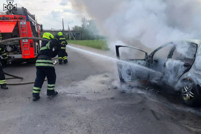 В Кривом Роге «на ходу» загорелся автомобиль