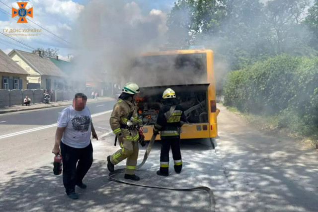 На Дніпропетровщині загорівся маршрутний автобус