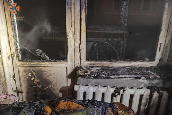 Криворізькі вогнеборці під час пожежі врятували трьох людей, з них двоє дітей ФОТО