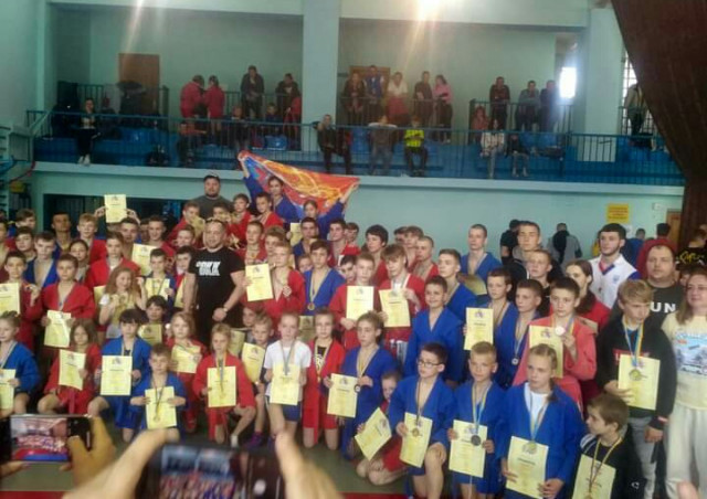 Самбисты из Кривого Рога получили 14 медалей на Чемпионате области