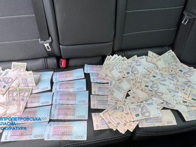 В Днепре полицейский требовал 70 тысяч гривен за закрытие уголовного дела: ему сообщили о подозрении