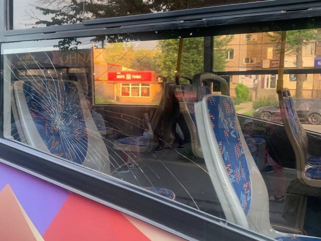 Нетрезвый криворожанин разбил окно в автобусе