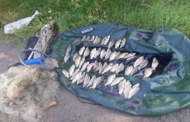 У Криворізькому районі затримали порушника, який ловив рибу в нерест сітками