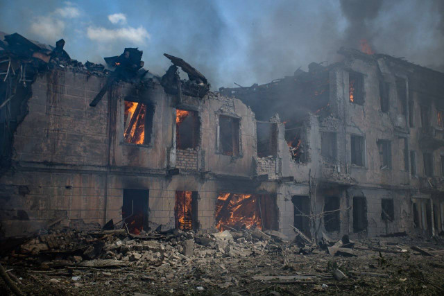 Через ракетний удар по Дніпру постраждали 30 людей