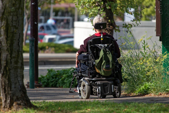 В Кривом Роге изучают потребность в креслах колесных среди переселенцев с инвалидностью