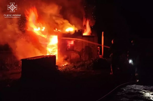 В Кривом Роге чрезвычайники ликвидировали пожар в жилом доме
