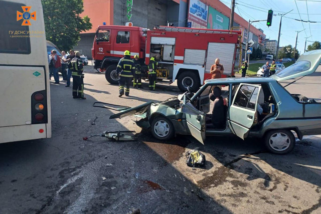 В результате ДТП в Кривом Роге пострадали четыре человека из которых двое подростков
