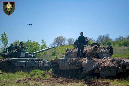 Аэроразведчики и танкисты из криворожской бригады уничтожают врага (фото)