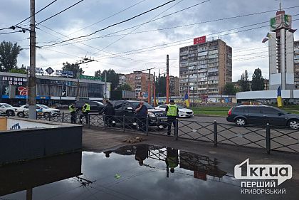 В Кривом Роге столкнулись маршрутка и легковое авто