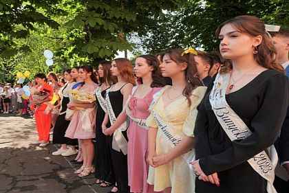Сколько выпускников школ в Кривом Роге закончили обучение в этом году