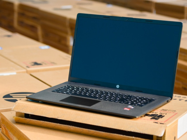 Вчителі Дніпропетровщини отримали понад 1,5 тисячі ноутбуків