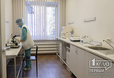 В больницах Днепра остаются 18 травмированных из-за ракетного удара по многоэтажке