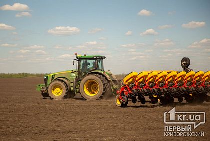 Украинцам начисляют новый налог на землю: детали