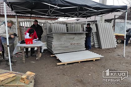 В Кривом Роге помогают ликвидировать последствия удара российской ракеты