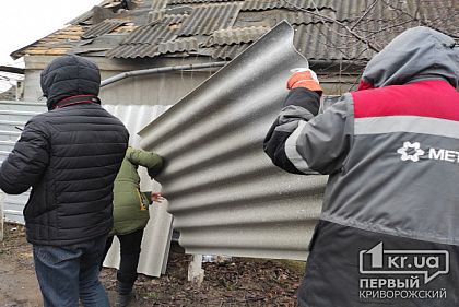 Продолжается оказание помощи криворожанам на месте удара вражеской ракеты