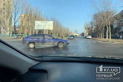 В Кривом Роге столкнулись два автомобиля