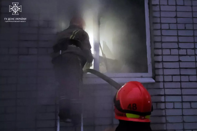 На Дніпропетровщині вогнеборці на пожежі врятували чоловіка