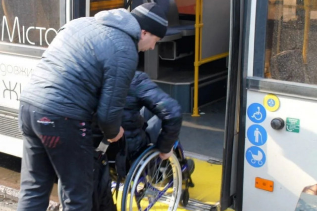 В Кривом Роге водитель троллейбуса нарушил права человека с инвалидностью