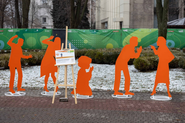 На Дніпропетровщині представили інсталяцію «16 днів проти насильства»