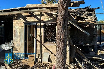 Враг обстрелял Никополь, ранен мужчина: прокуратура начала досудебное расследование