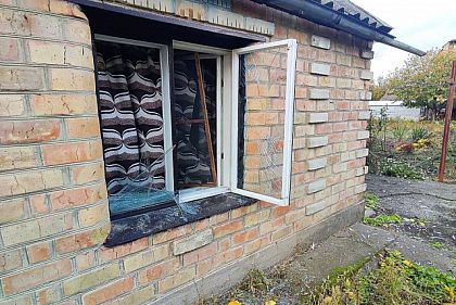 Враг дважды обстрелял Никополь из артиллерии: избитые солнечные панели и пчелиные ульи