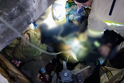 В Кривом Роге спасатели достали тело мужчины из люка