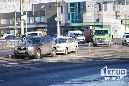 В Кривом Роге на 95 квартале из-за ДТП затруднено движение