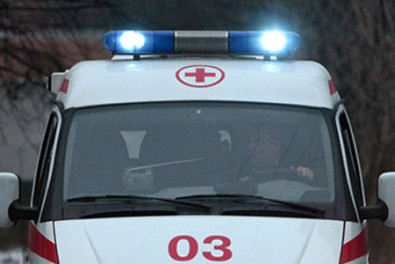 В Кривом Роге автомобиль скорой помощи попал в снежную ловушку