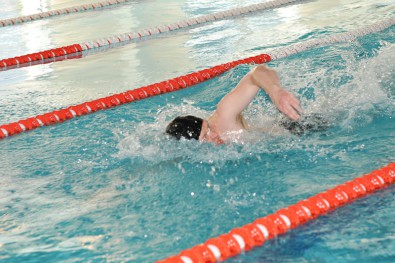 В Кривом Роге состоялись зимние спортивные игры по плаванию среди школьников