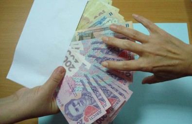 961 предприятие на Днепропетровщине платит зарплату свыше 3 000 гривен
