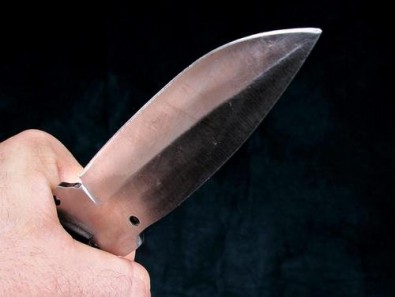За слишком настойчивое коммерческое предложение криворожанин получил нож в живот