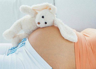 На Днепропетровщине молодая беременная мамаша в пьяном угаре едва не зарезала своего мужа