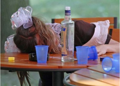 Криворожские школьницы отметили 8 марта массовыми запоями и алкогольными отравлениями