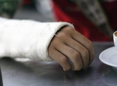 В Кривом Роге 11-летний школьник сломал руку своей однокласснице