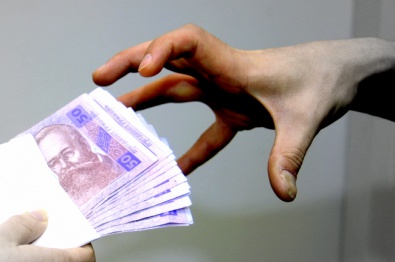 Работник автодора Днепропетровской области вымогал 3 тыс грн взятки от предпринимателя