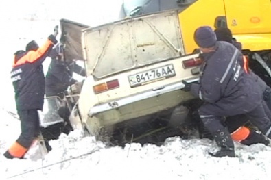 Серьезное ДТП на Днепропетровщине: «Копейка» влетела в грузовик «Рено»