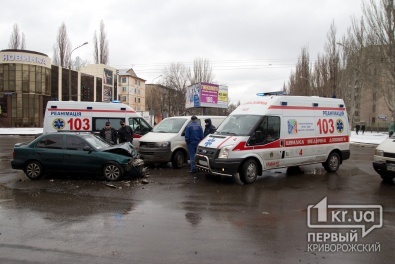 ДТП на проспекте Гагарина: Микроавтобус столкнулся с легковушкой