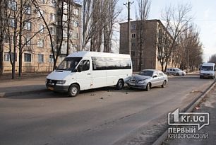 ДТП в Кривом Роге: «Daewoo Lanos» въехал в маршрутку (ОБНОВЛЕНО)