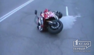 В Кривом Роге мотоциклист сбил мужчину на пешеходном переходе