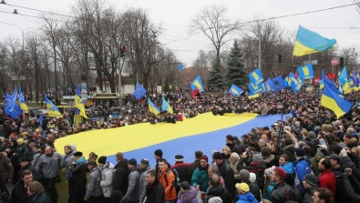3 тыс. митингующих против власти пикетируют Кабмин в Киеве