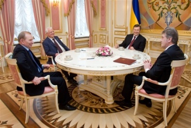 Янукович обсудит ситуацию в стране с Кравчуком, Кучмой и Ющенко