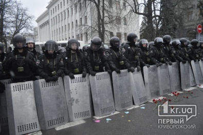 Милиция начала разгон митингующих против власти в Киеве