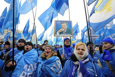 Жители Днепропетровской области отправились на митинг в поддержку власти в Киеве