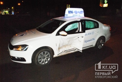 Очевидцы: Виновником ДТП в Кривом Роге стал автомобиль новой службы такси