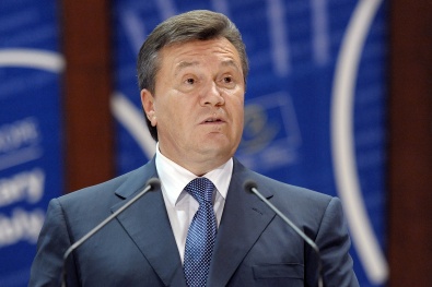 Янукович перенес вступление в силу закона о государственной службе на январь 2015 года