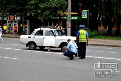 В Кривом Роге на пр. Гагарина водитель «Москвича» сбил женщину на пешеходном переходе